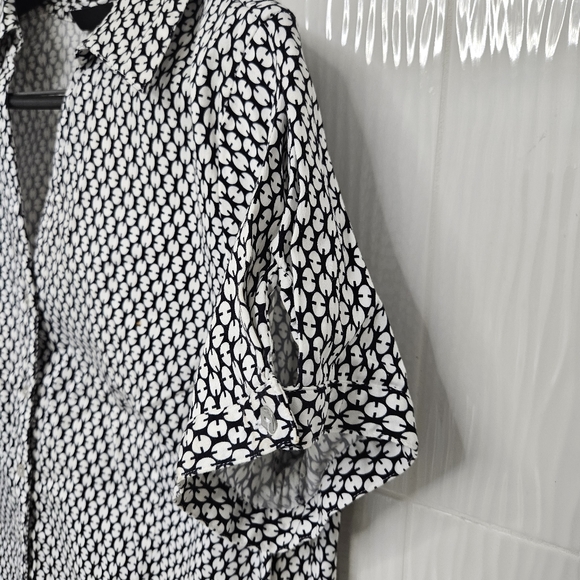 Avenue Black & White Top With Cute Keyhole &  Button Accent Short Sleeves 18 20 - Picture 4 of 7